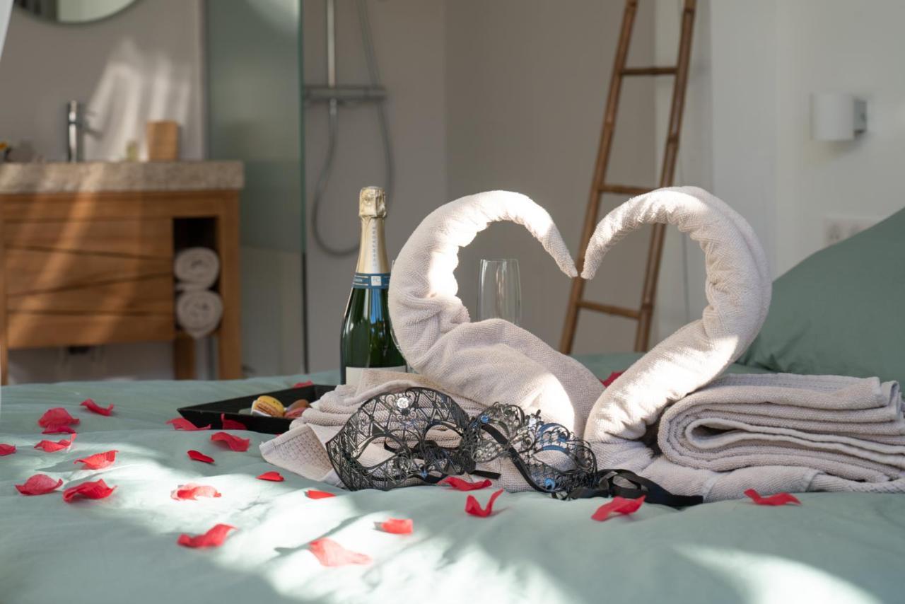 Lovina Chambre De Charme Avec Jaccuzi Velaux Exterior foto